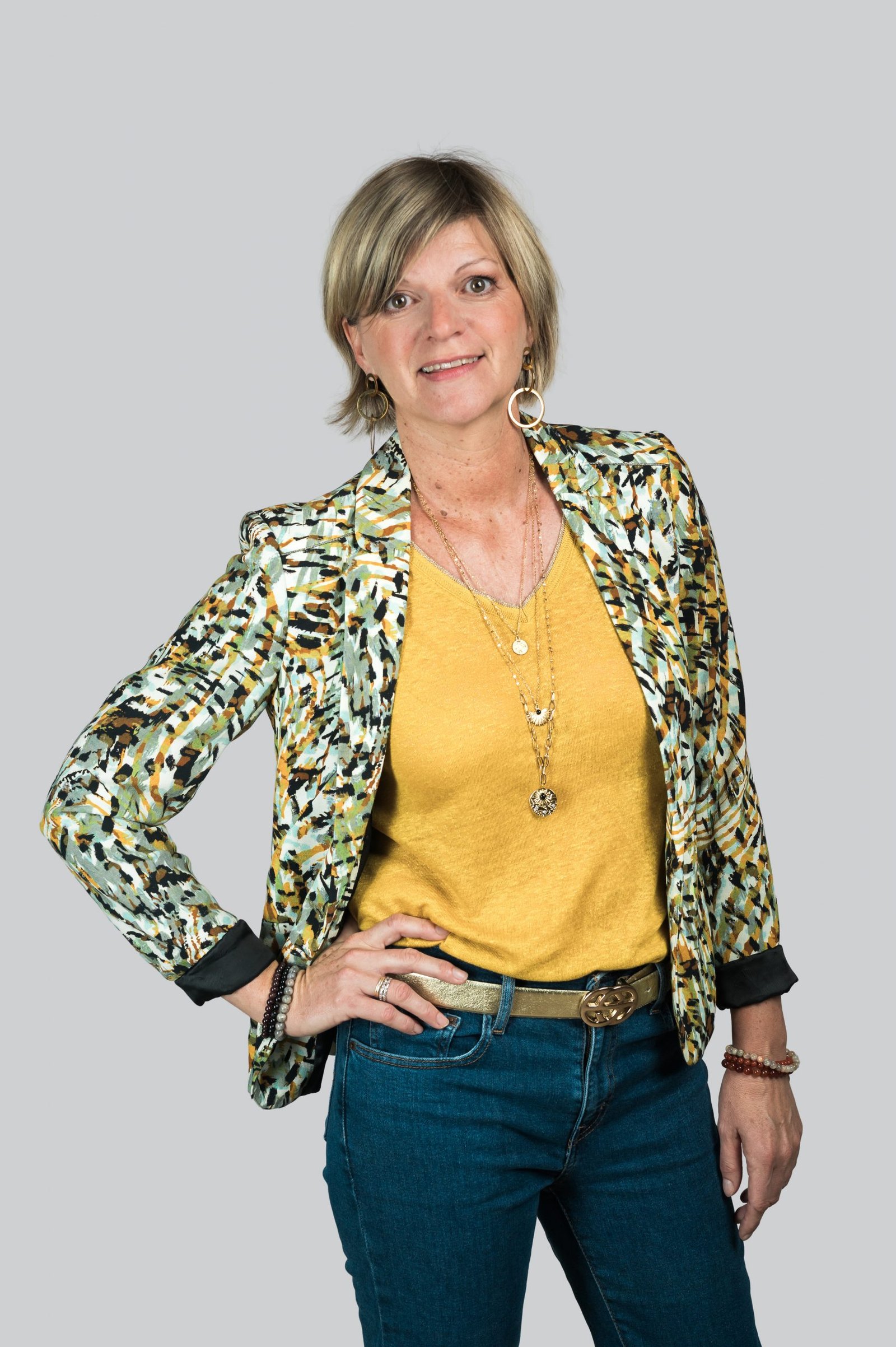 alexandra pichon debout et souriante